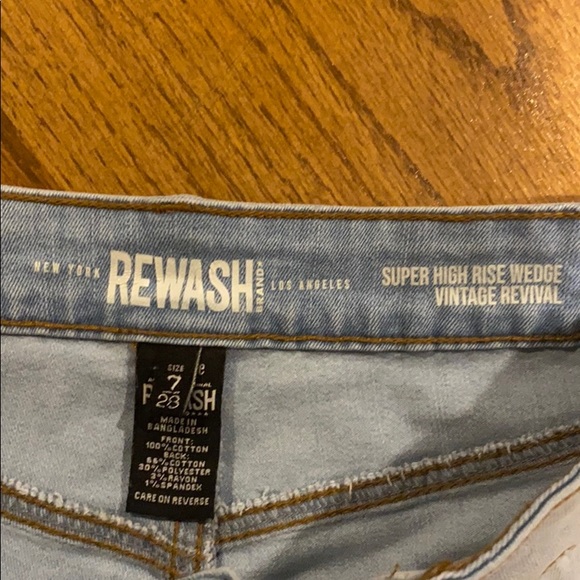 High Rise shorts - Picture 3 of 3